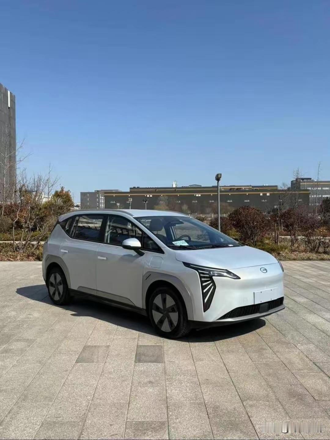 现在好多国产车的名字，真是让人摸不着头脑。我一朋友选车，跟我念叨：“那个‘腾