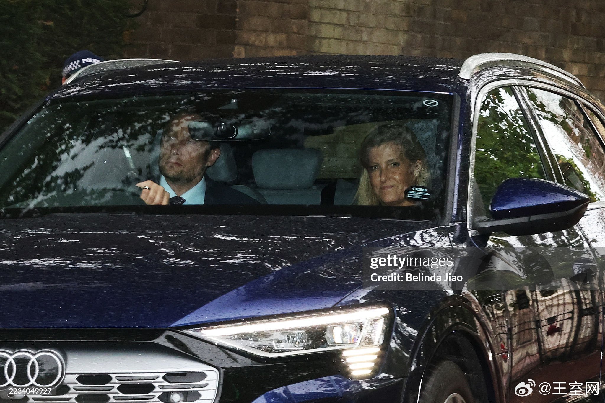 英国王室🇬🇧9月10日，爱丁堡公爵夫人索菲从加拿大访问回来，向大伯子查尔斯