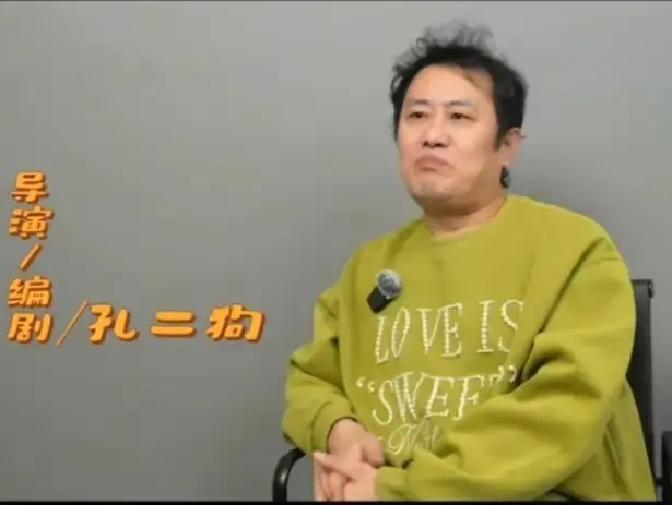 他卖过保健品，倒腾过二手车，现在是个超市老板。今年，他成了全中国最熟悉的“陌生人