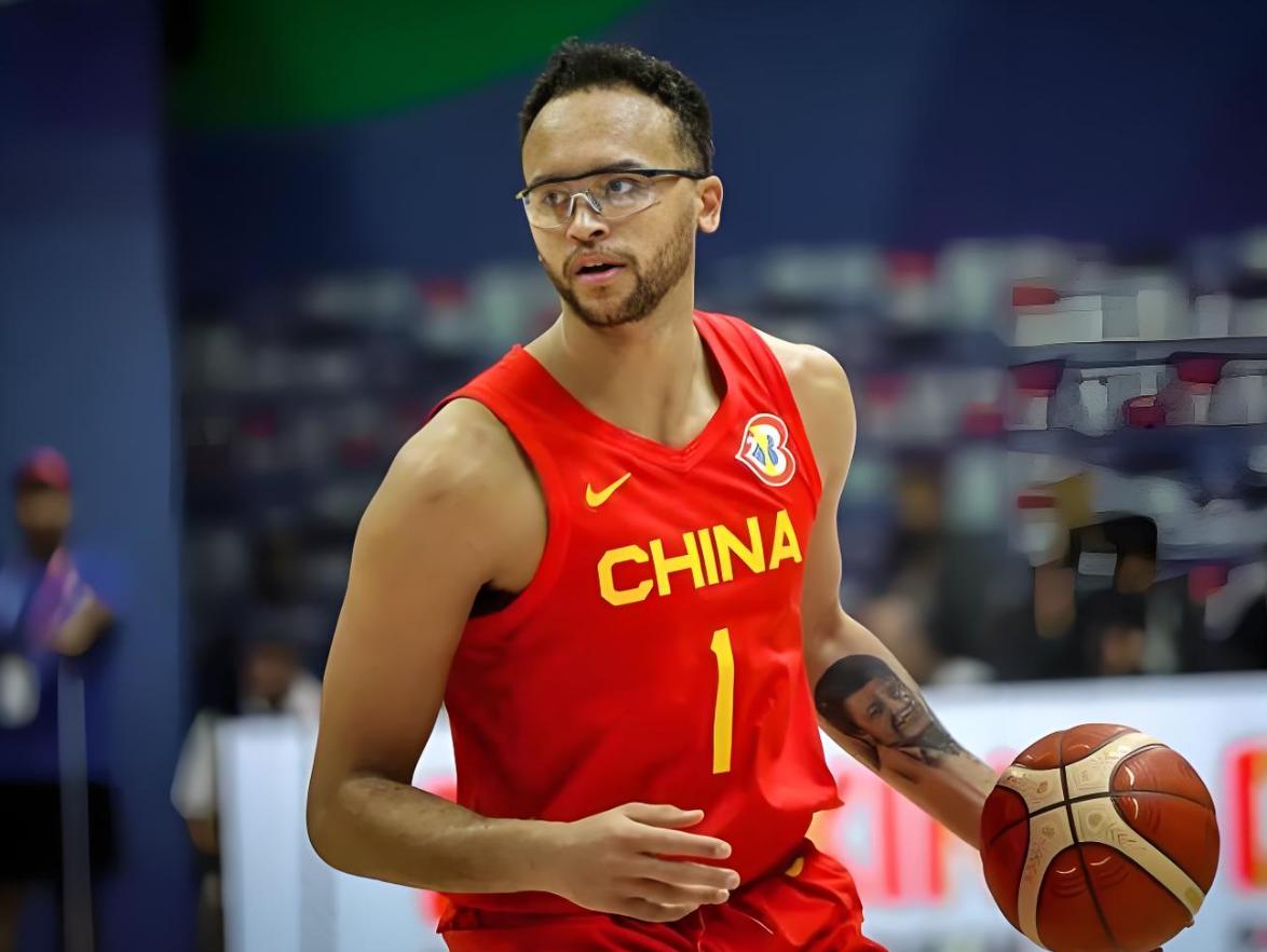 李凯尔喊话中国男篮！沉寂了一段时间的李凯尔，又一次给中国男篮球迷送来了惊喜！就