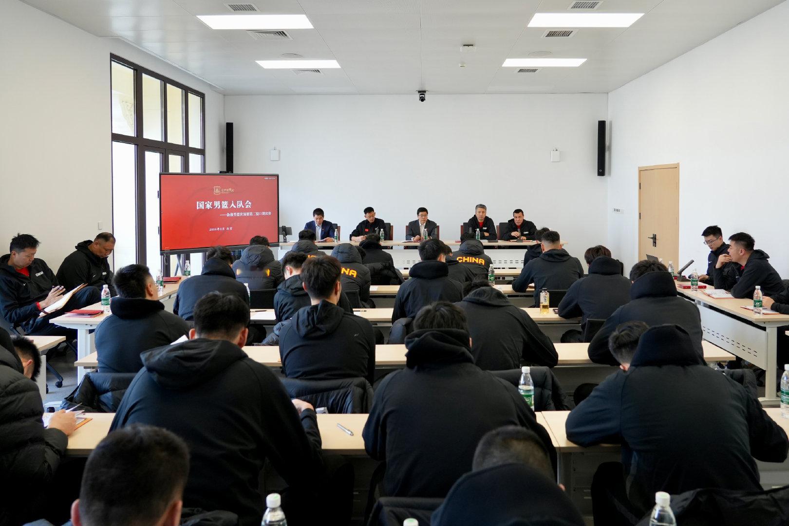 日本队又进行了公开训练，因为前面两连胜，他们在这个窗口期的备战确实松弛，包括中国