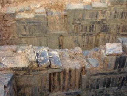 古代墓葬技术有多高？刘邦唯一没杀的异姓王，四百年后如睡着一般。 公元前195