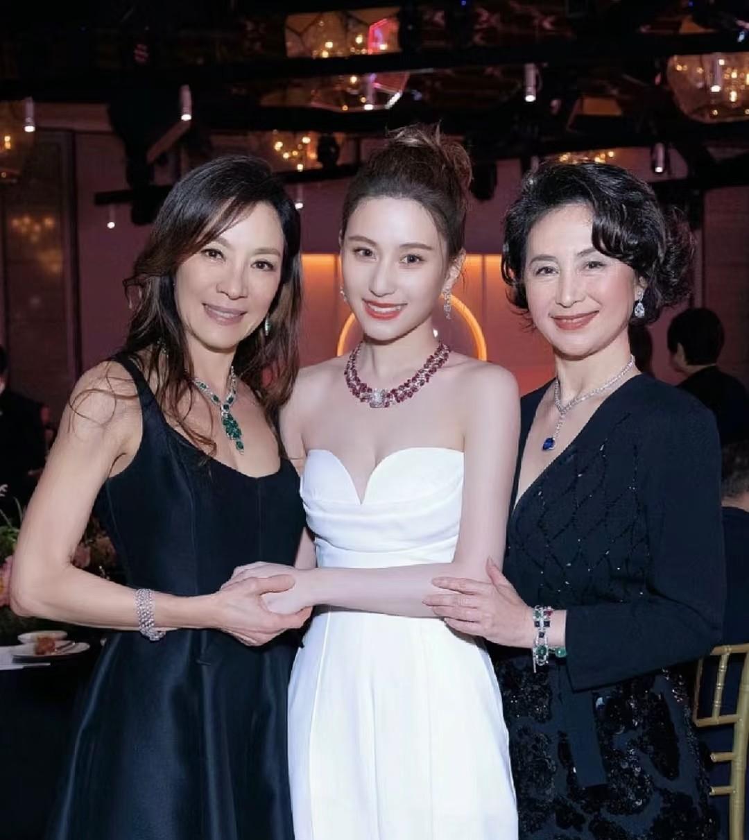 赌王这3个宠女，现在过得也太不一样了吧！同样是赌王何鸿燊疼爱的女儿，如今的人生