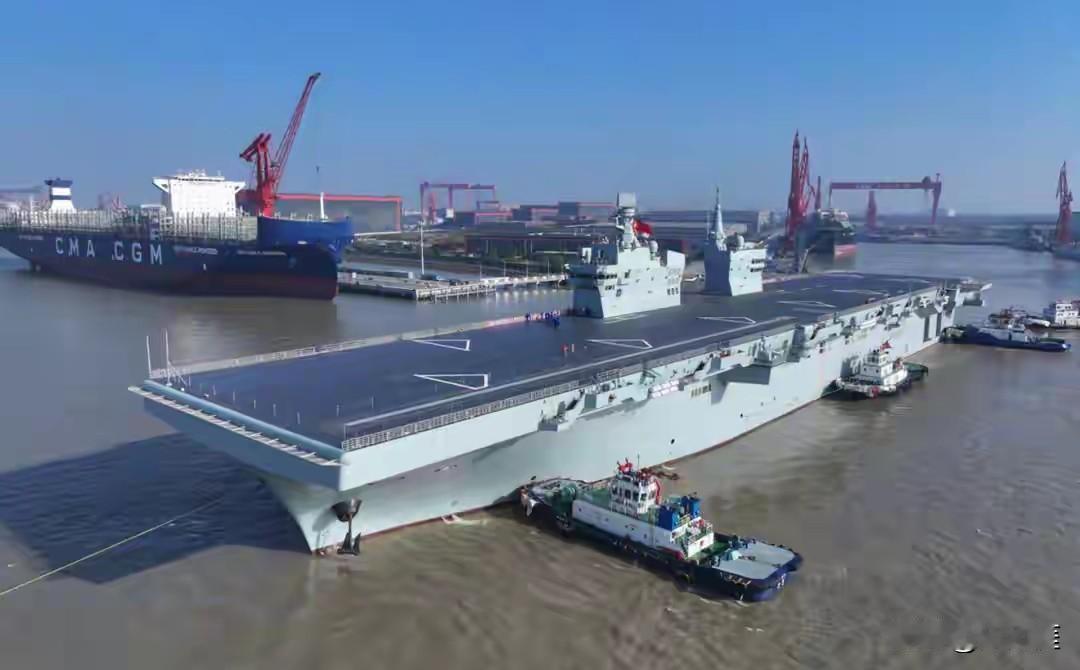 中国两栖攻击舰入役时间一览：1、海南舰：2021年4月23日服役，隶属南海舰队