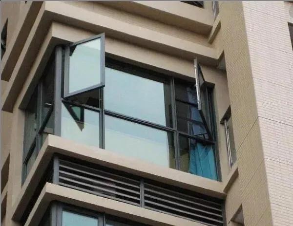 我一个北方朋友说，她没来成都之前看到网络上说四川人大冬天都要开窗通风，她以为是段