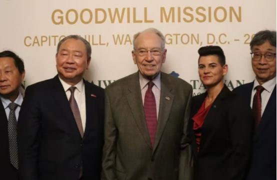 据台媒28日报导，中美贸易战下，台湾出手采购美国大豆，台农业部负责人陈骏季在美国