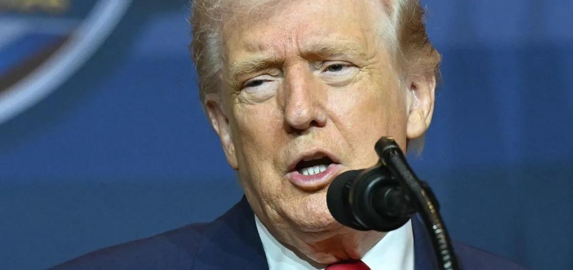 北京时间4月1日晚，美国前总统特朗普又在社交网络上掀起风波。这次，他把炮口对准伊