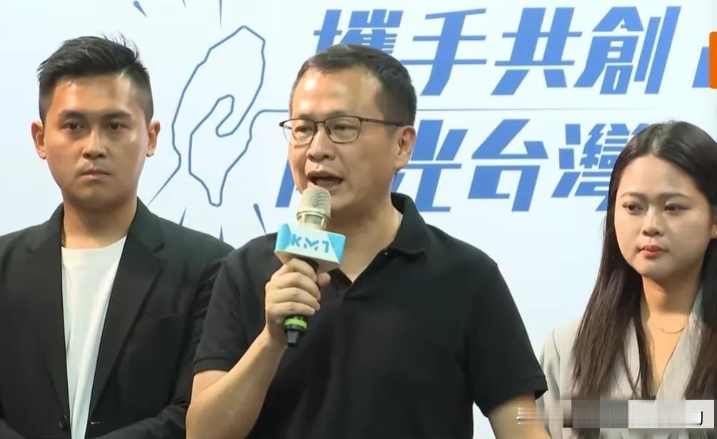 罗智强这一举动，许多人给他点赞。响应郑丽文呼吁的党员小额捐款号召，罗智强宣布
