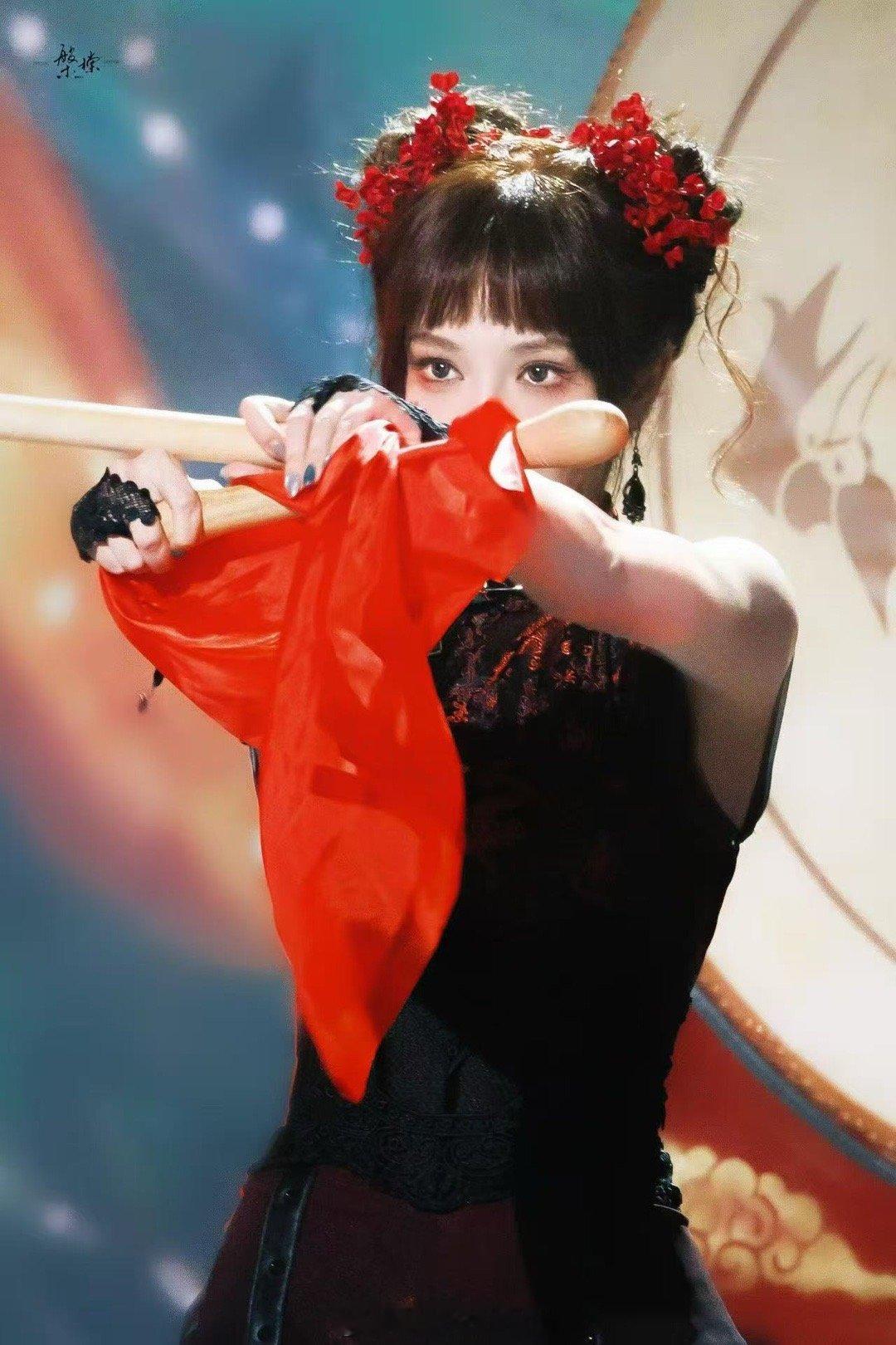 彭小苒头包脸颅顶高、脸型小、发际线完美，彭小苒这头骨条件真是老天赏饭吃。随便