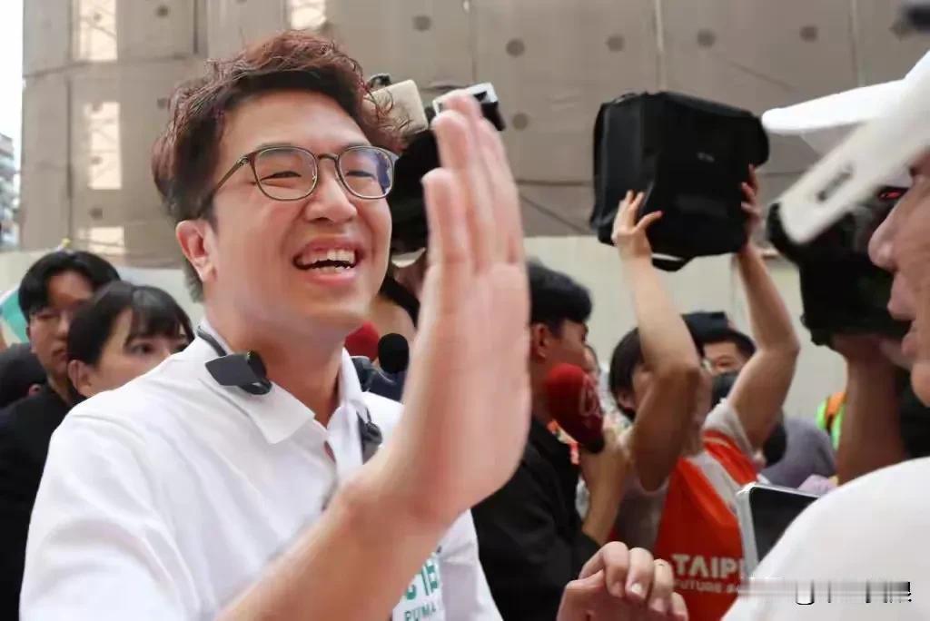 台北市市长的选举有民调显示蒋万安与沈伯洋只相差1.2个百分点。更有人从两个姓