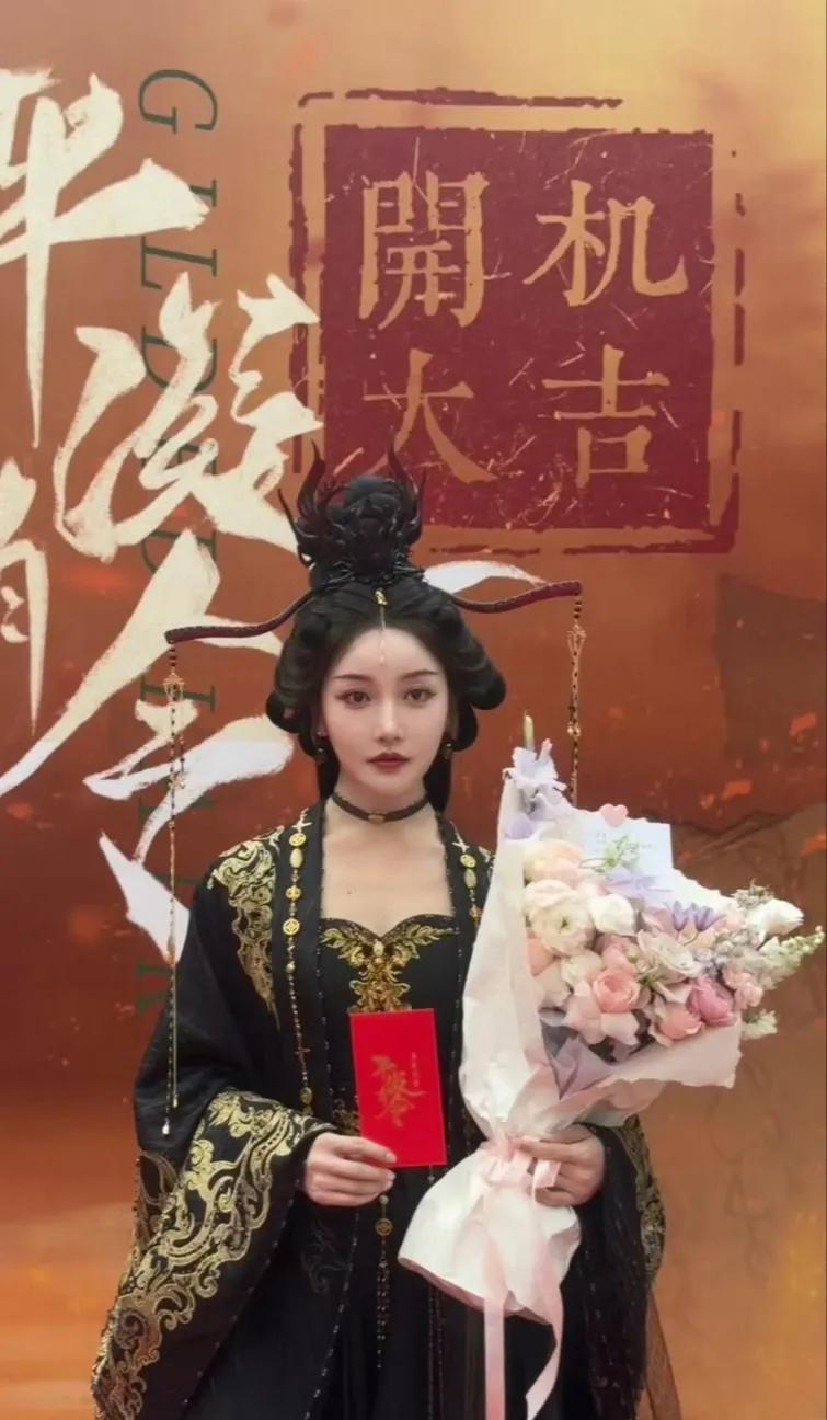 姜羽这造型，这是大反派呗。生图对高清图对比，这造型简直就是恶毒人设吧？#演员美女