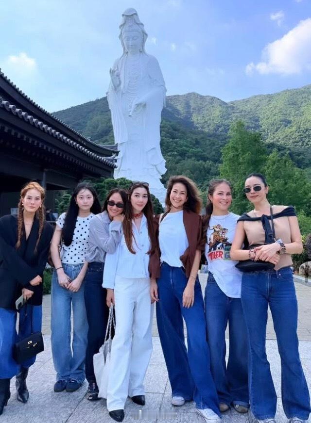 天使帮闺蜜同游香港泰星Janie、Cris、Woonsen等闺蜜齐聚香港。时间验