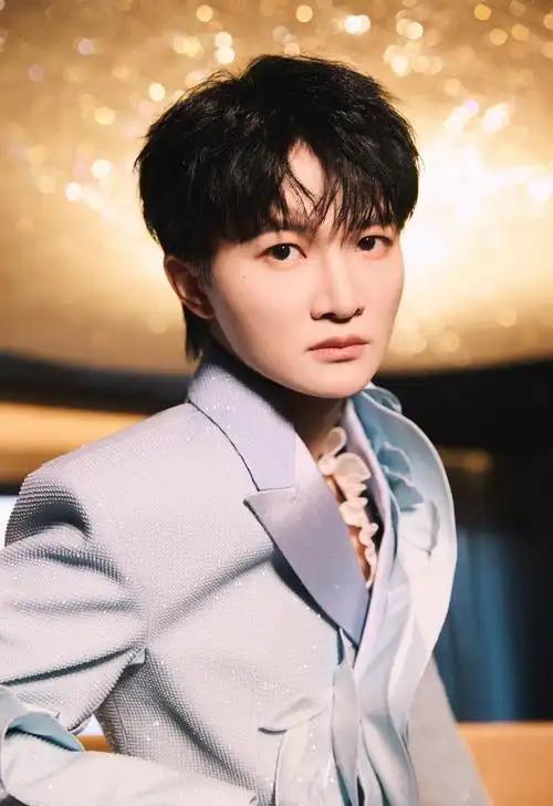 周深紧急叫停！！！周深为何在2025年伦敦演唱会前紧急叫停？背后的故事令人动容