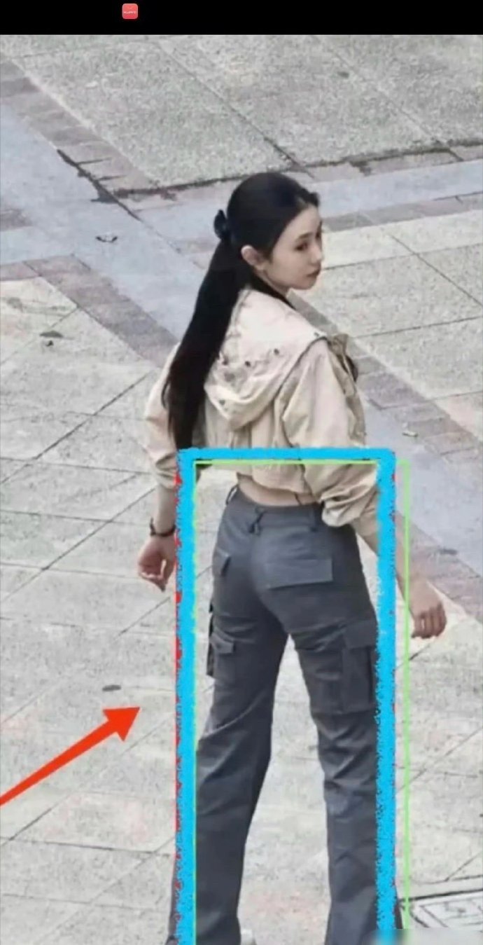 刘浩存身材比例有点吓人，三分之二都是腿实锤了