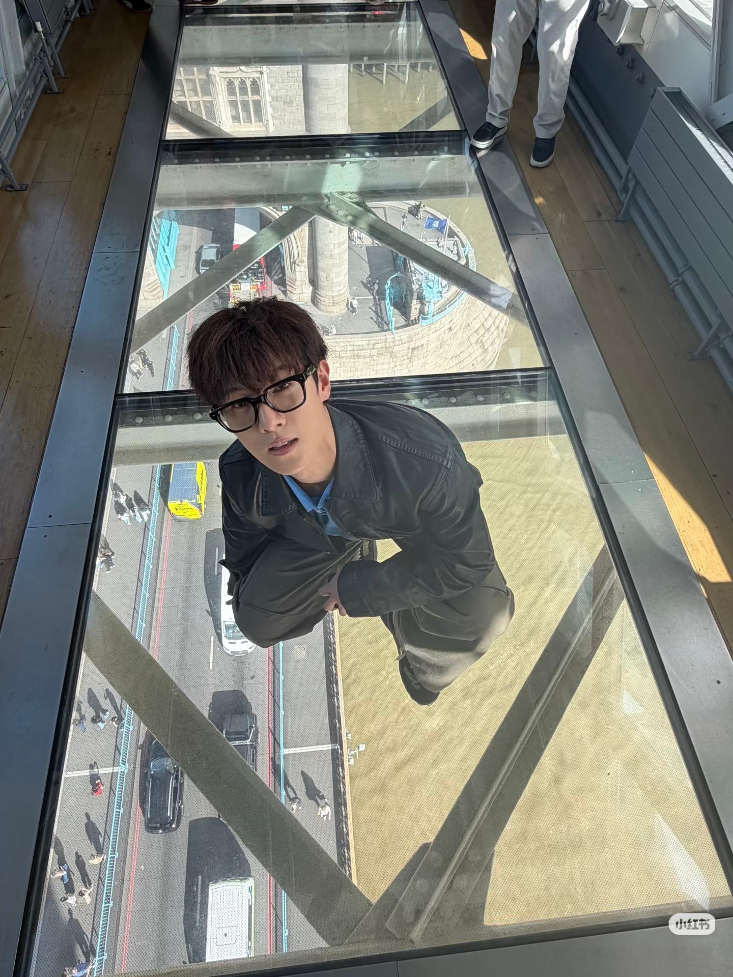 李昀锐伦敦十八宫格plog，旅行明信片来啦