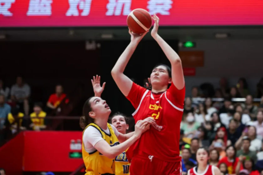 中国女篮双塔首拆日本三分风暴今晚19点30分，这位女篮史上第一高度将迎来真正
