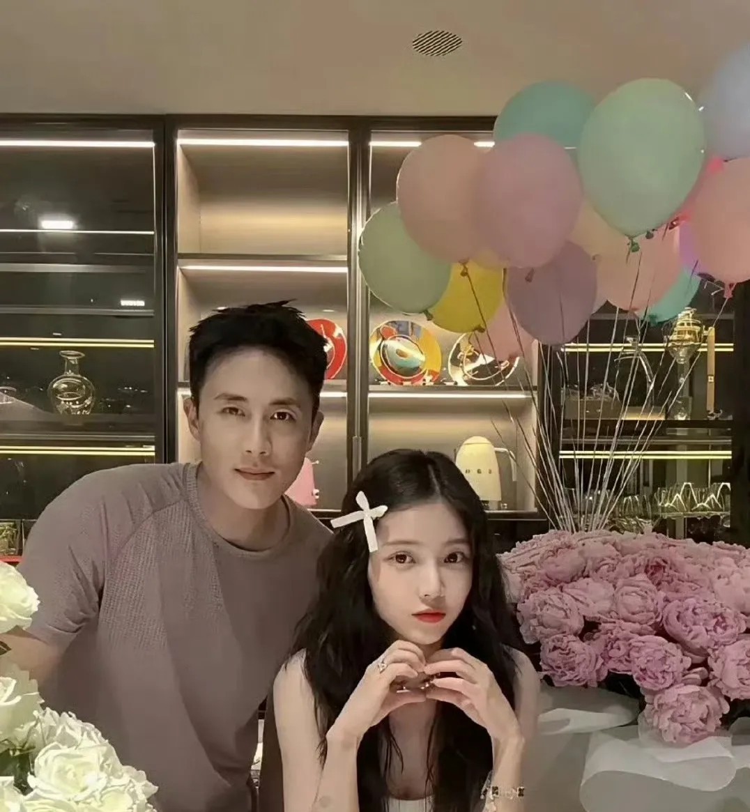 杜淳把他老婆也照顾得太好了像自己的女儿一样站在一起不像夫妻像妇女不知道杜淳