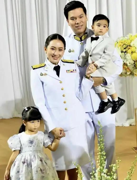 泰国佩通坦当任文化部长后，泰国国王又委任佩通坦新的任命？泰国政坛传来新消息！在