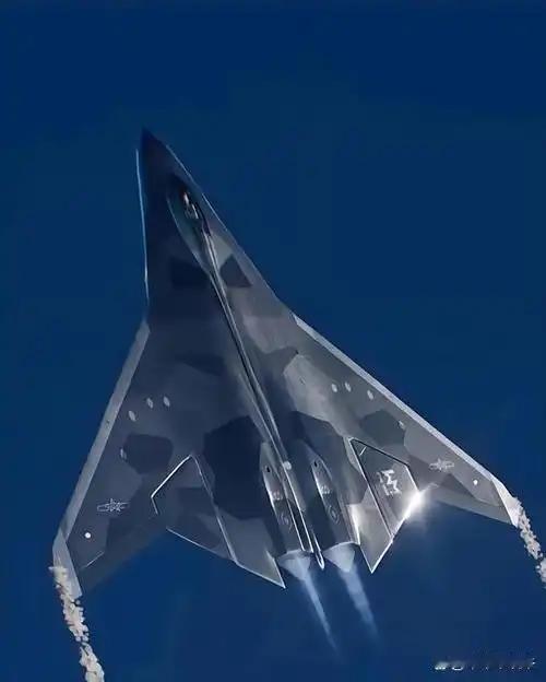 美国搞六代机还在死磕气动外形，中国却悄悄换赛道了。沈飞论文透出杀气：不追求飞得更