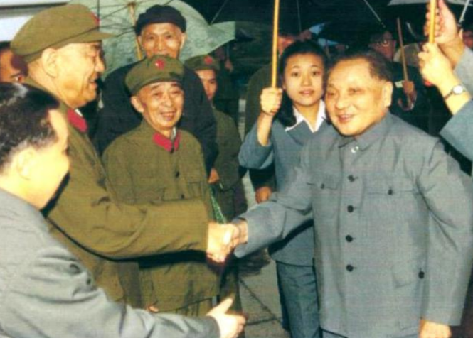 73年<em>尤太忠</em>探望邓小平,送5条中华烟,邓一句话令<em>尤太忠</em>眼眶湿润