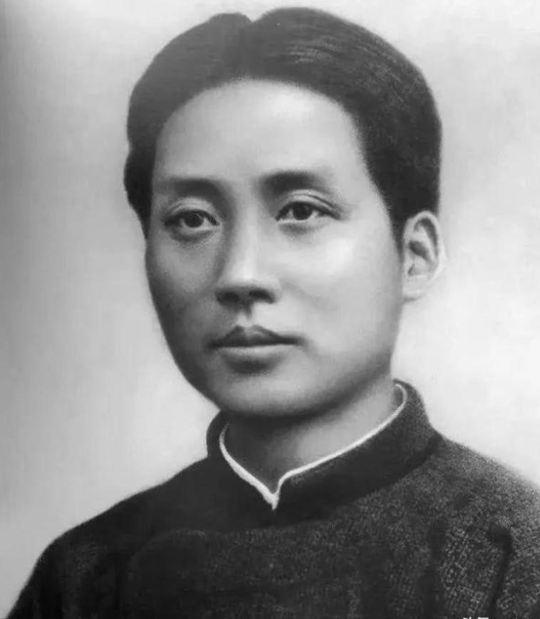 毛主席的四个“未解之谜”：第一，中年得“痣”。第二，毫发无损。第三生命里不寻常的