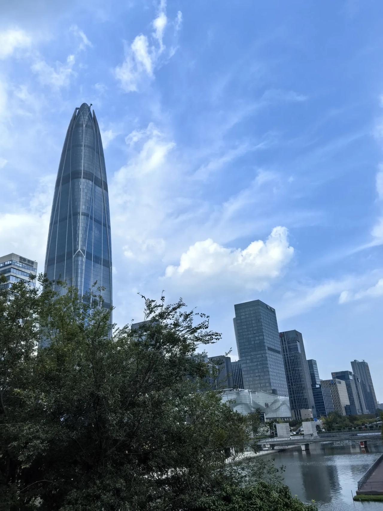 退休后两年，精神自由是我的追求今天老同事们请我吃饭，说中秋节快到了