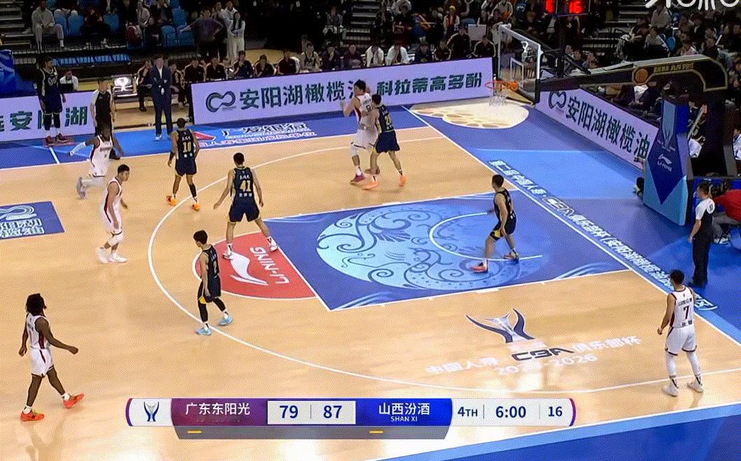 王少杰第四节被刘传兴生吞活剥了...奎因也回应不上诺威尔的得分单外援阵容，广东队