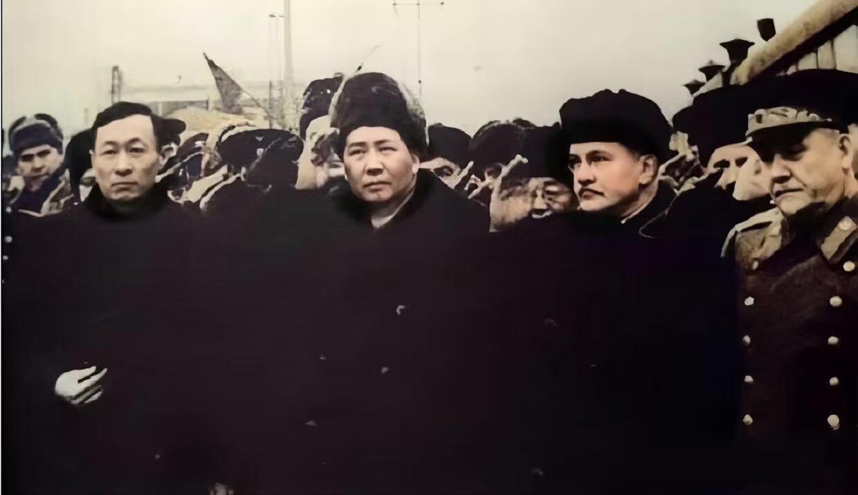 毛主席首访莫斯科，不卑不亢争取平等新条约，这番对话尽显大国底气1949年1