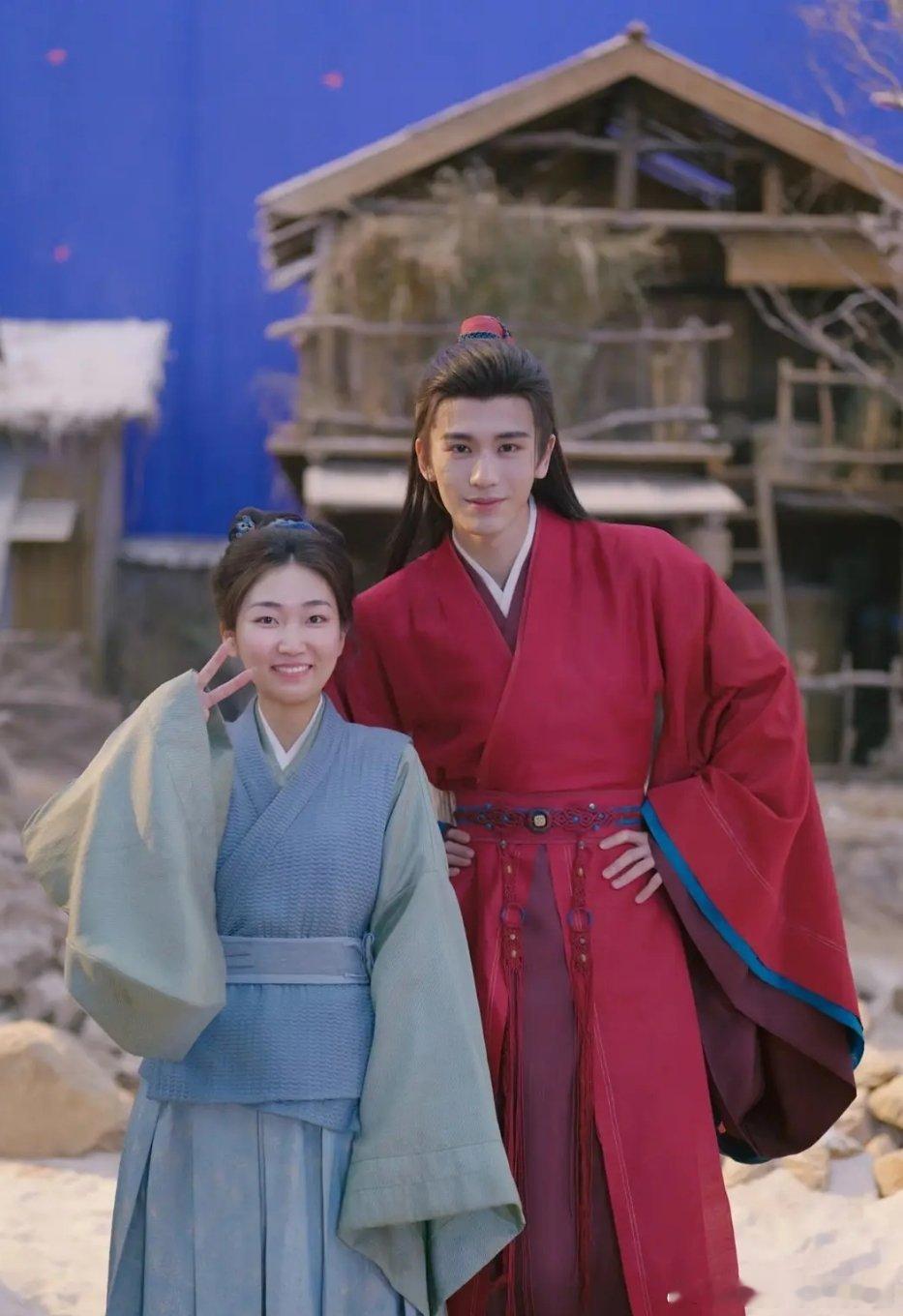 张凌赫离开滤镜磨皮，和剧里完全两模两样