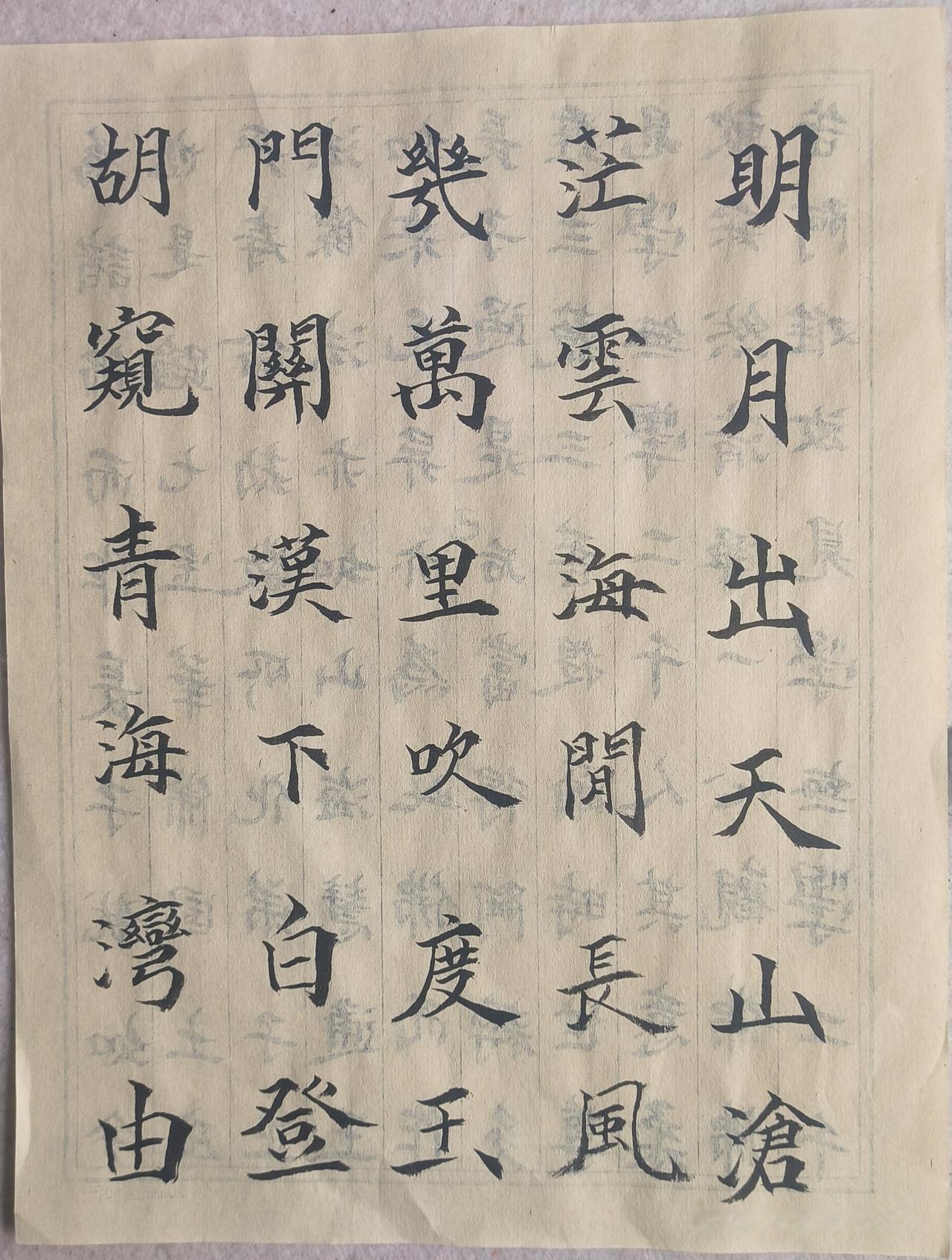 乐府诗自汉已有。到了唐朝。更是流行的巅峰。李白的《关山月》《子夜吴歌》都是用前人