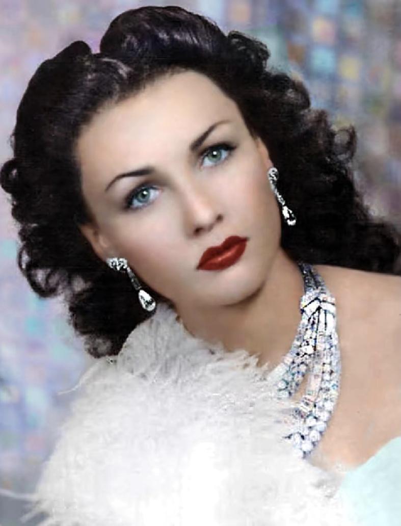 伊朗巴列维王朝的末代国王和不能生育的第一任妻子离婚后，娶了埃及公主法丝亚。法丝