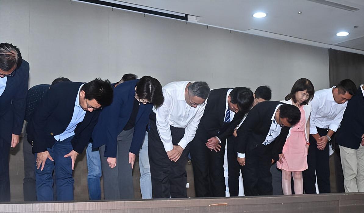 2026是民众党消失的1年？亲绿侧翼预言黄国昌、黄珊珊未来政治路亲绿侧翼“48