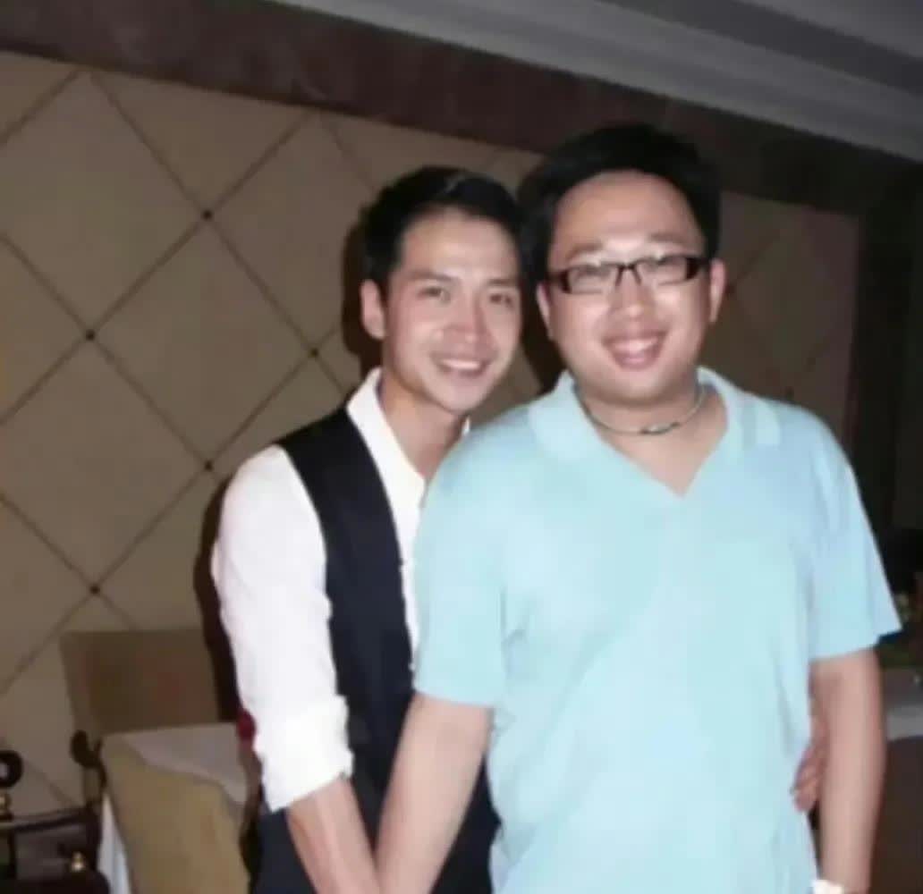 于正白月光何晟铭？许荔莎又出来爆料了，许凯背后也在吐槽于正，说他老板忘不了自己的