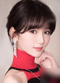 终于明白为什么艺人都喜欢导演了，​不是因为工作，​也不是因为才华。​