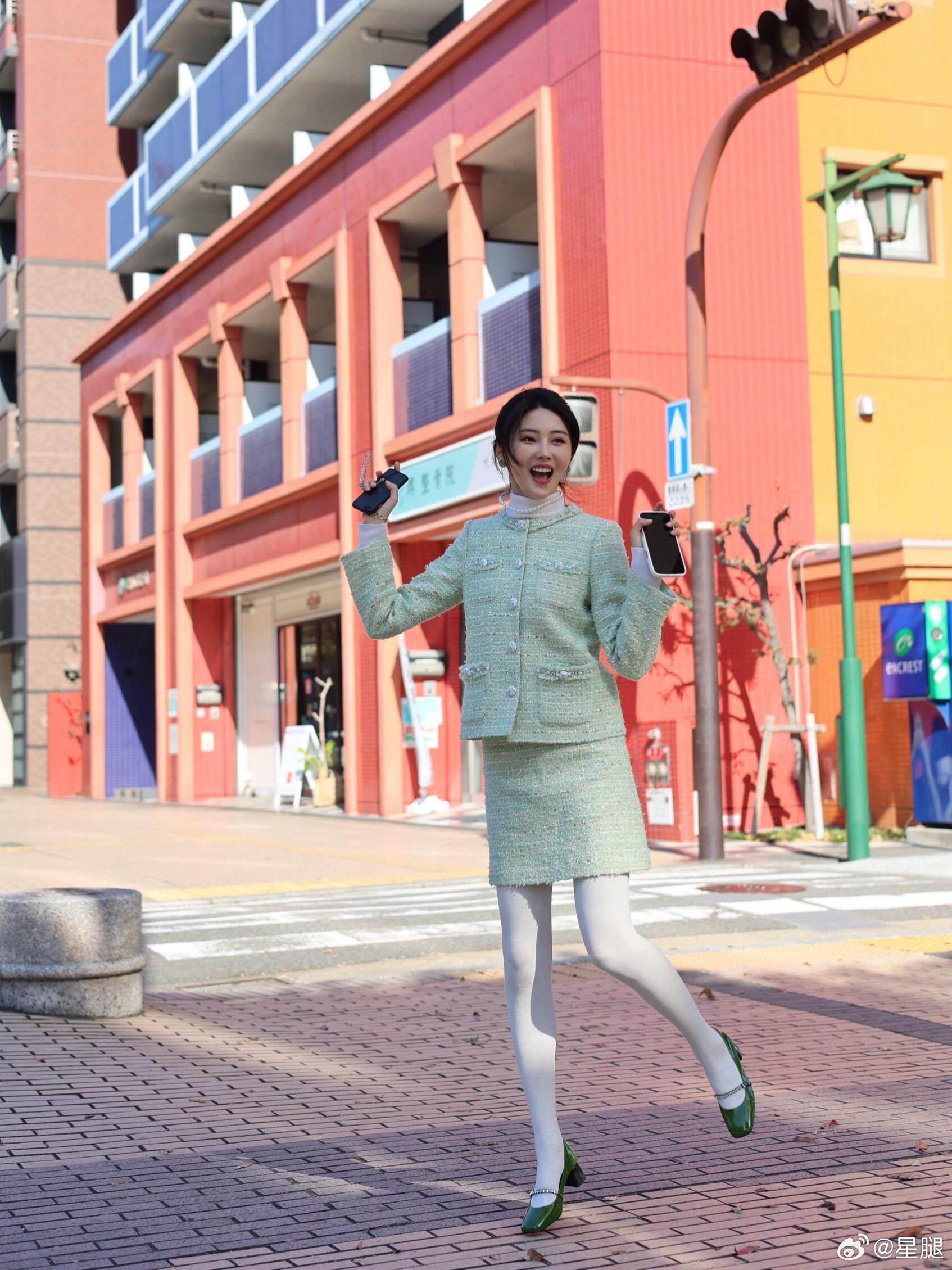 胡丹丹🫧秋天薄荷糖果色穿搭​​​