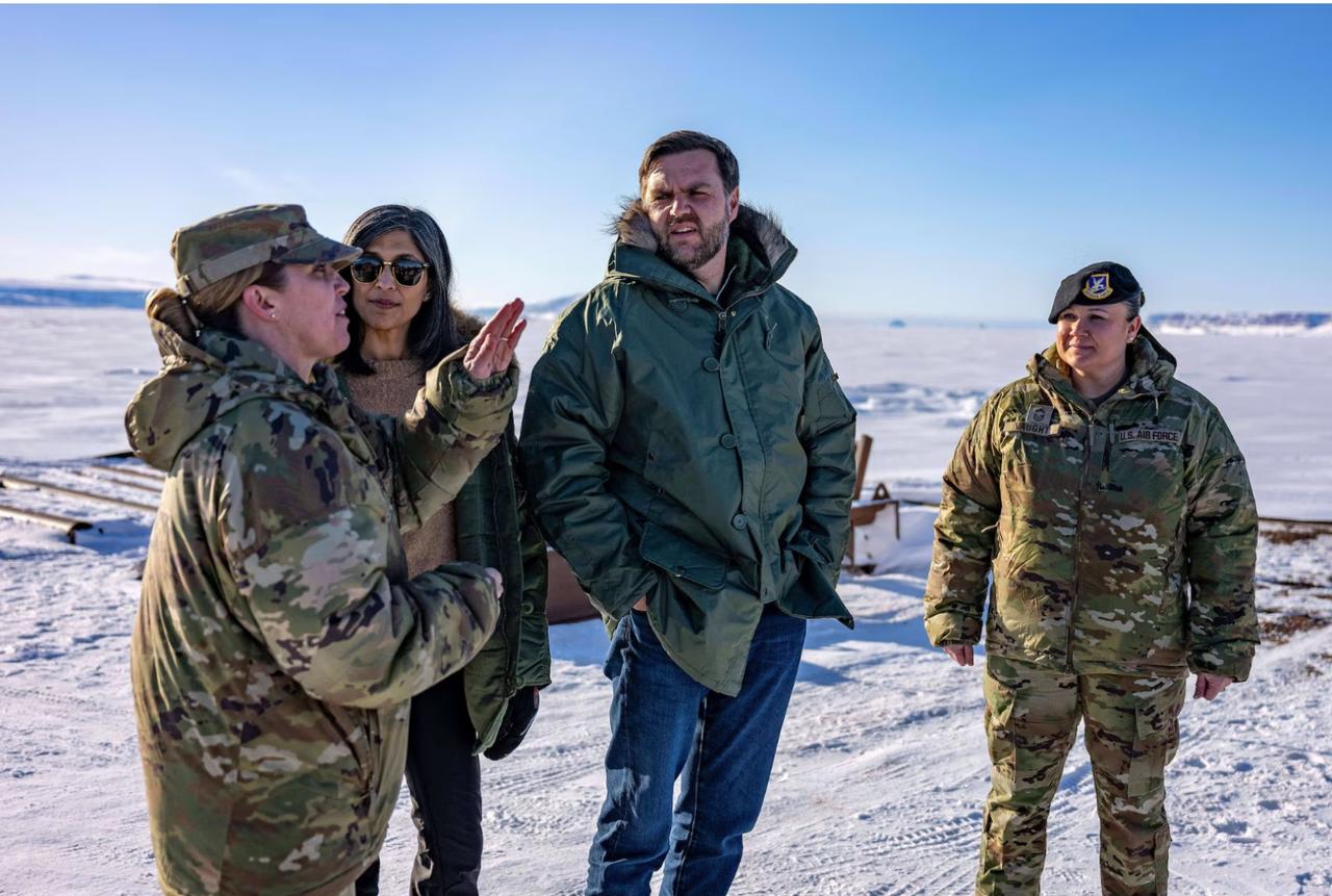 丹麦完全不怕美国的武力入侵，因为格陵兰岛上根本就没什么好轰炸的。这个岛上的唯一军