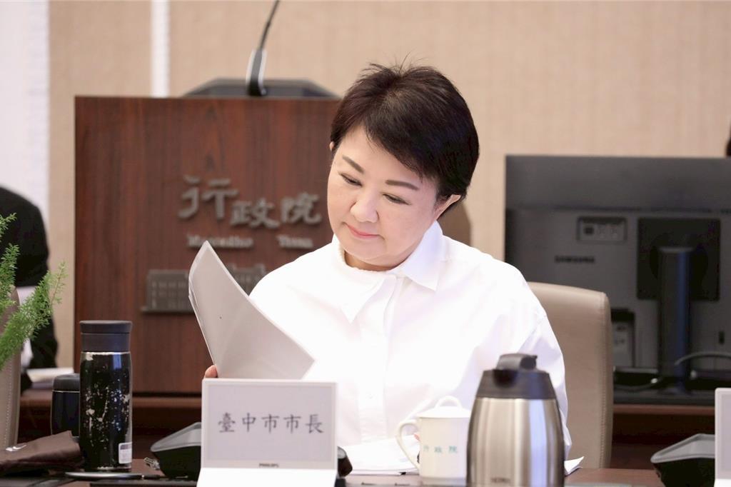 卢秀燕不行，郑丽文上国民党主席人选争议中，卢秀燕因规避三大政治风险被质疑缺乏