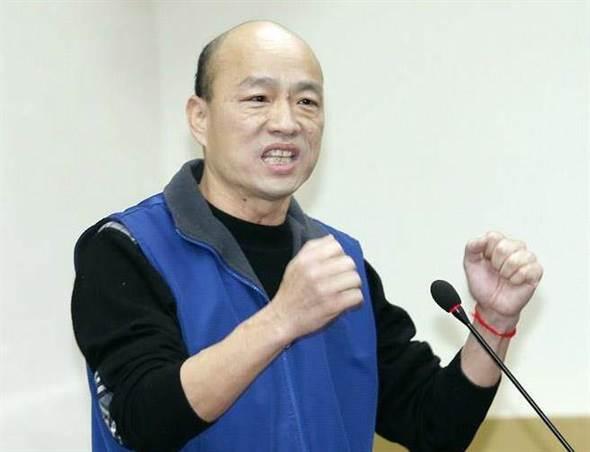“草包”俩字曾是2019年赵少康对韩国瑜的评价。这回国民党内因军购案而出现的内讧