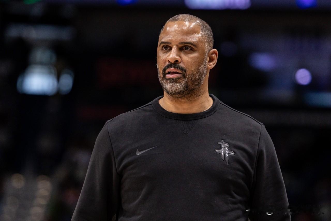 火箭在攻防两端有悖论，在进攻端非常依赖谢泼德，谢泼德的组织和投射，在火箭遭遇得分