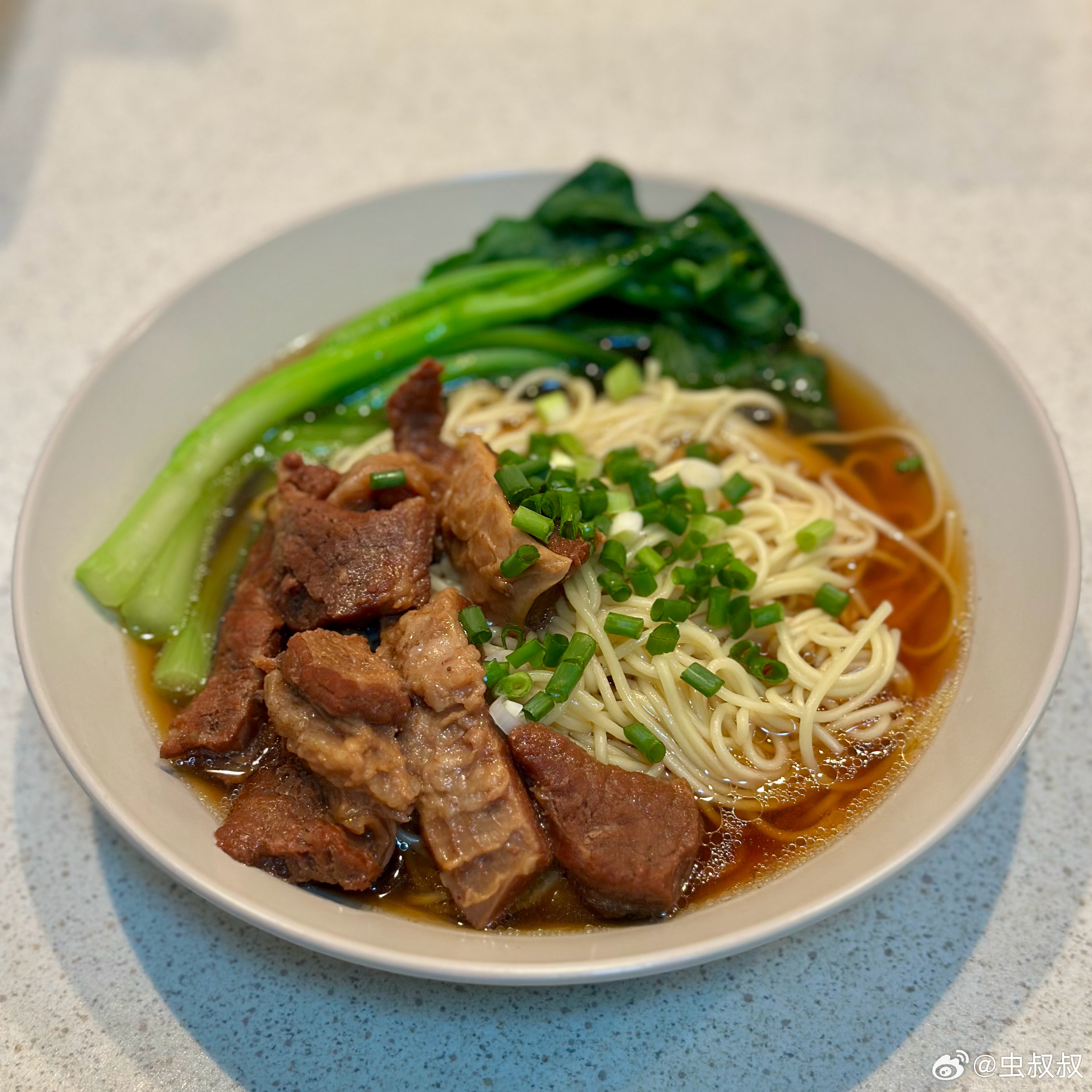 今天中午吃红烧牛肉面，牛肉没有加满，这不像我的风格啊。为什么呢？因为最近复盘了一