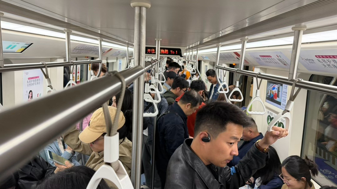 坐个地铁上来的是不是班味脸一眼就能看出