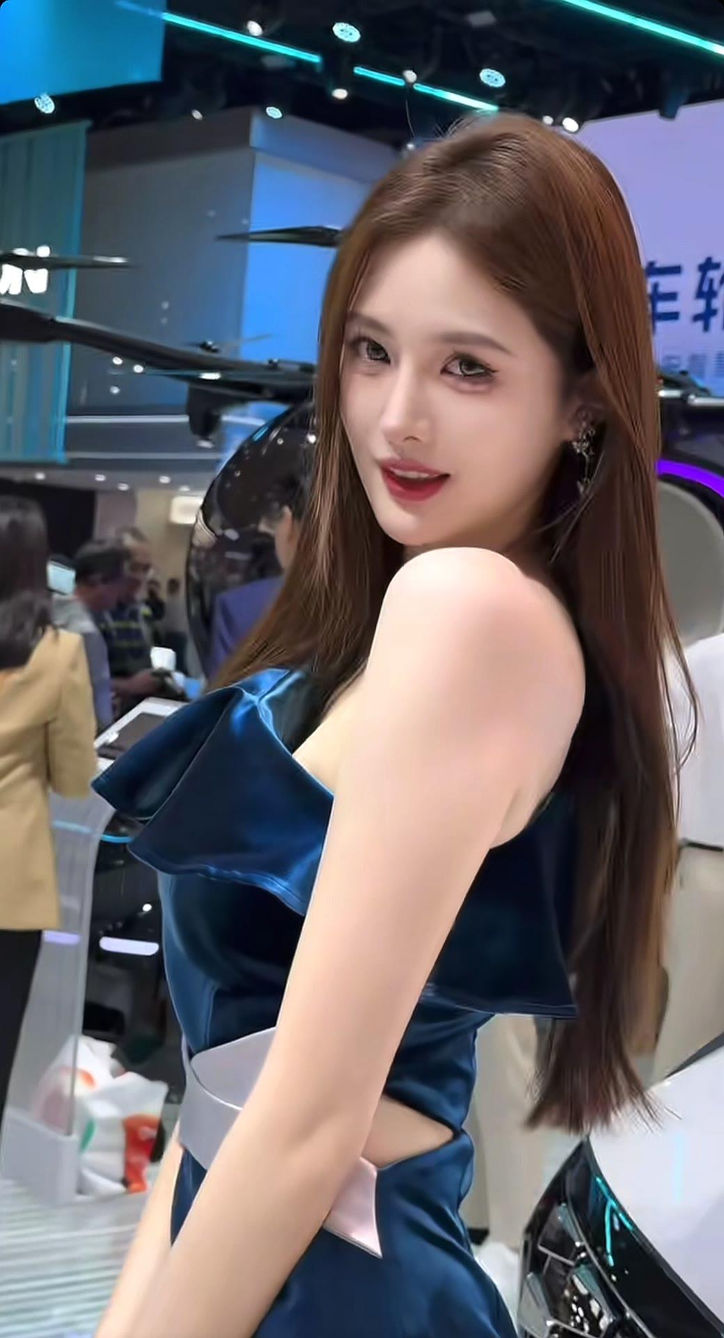 车展现场你们喜欢的车模美女青春靓丽车模车模啾啾呜