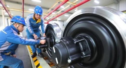 “给钱也不卖给中国。”为了打压中国发展，日本和德国联合断供高铁车轮，毁掉了中国上