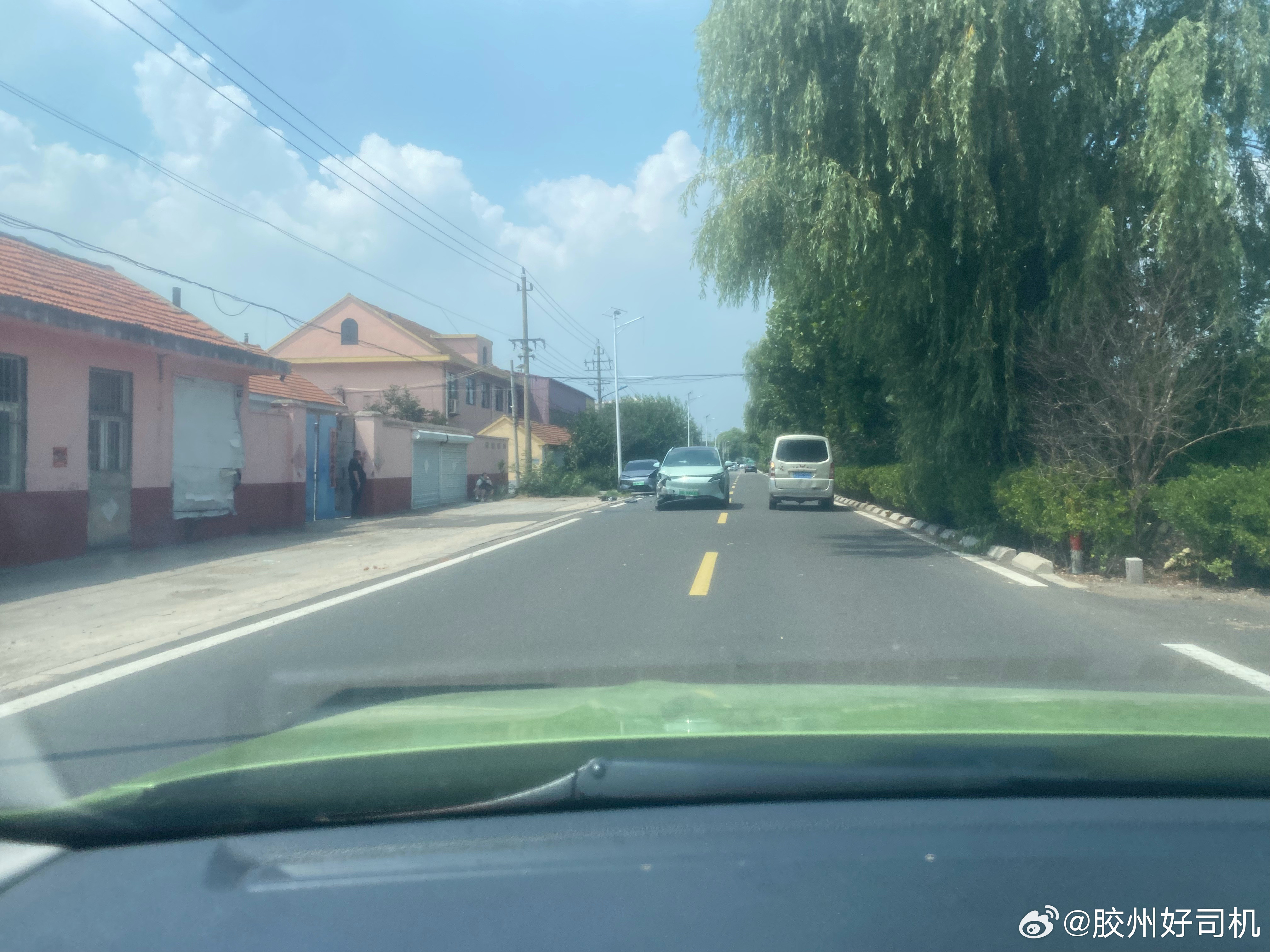 跑出租车收入下降，跑网约车收入下降，乘客的钱被谁赚走了？百姓平时外出，无论是做出租车，还是网约车，都