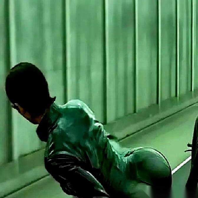 一个特效师，当年给《黑客帝国》里的崔妮蒂做特效。奔跑的镜头一闪而过，他却死磕一个