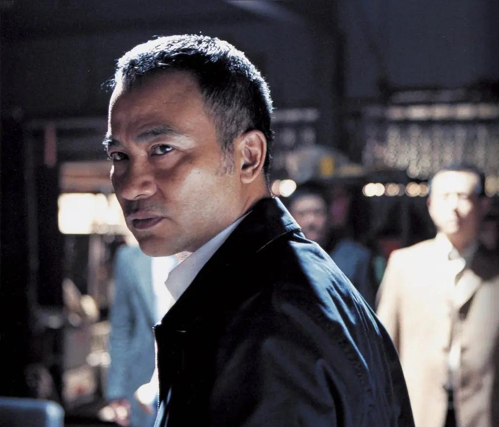 任达华真是一生劳碌命。大家都知道，刘德华是勤奋的代名词，他参演了超过160部影视