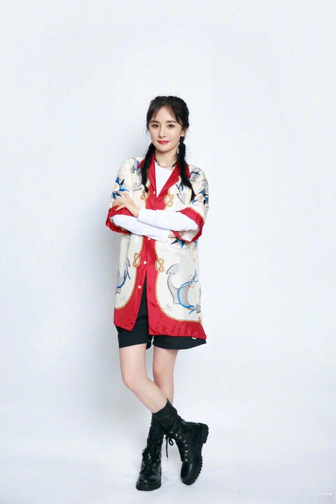 杨幂🦊杨幂misssixty全球品牌代言人“夏夜很热，但总有适时的微风，