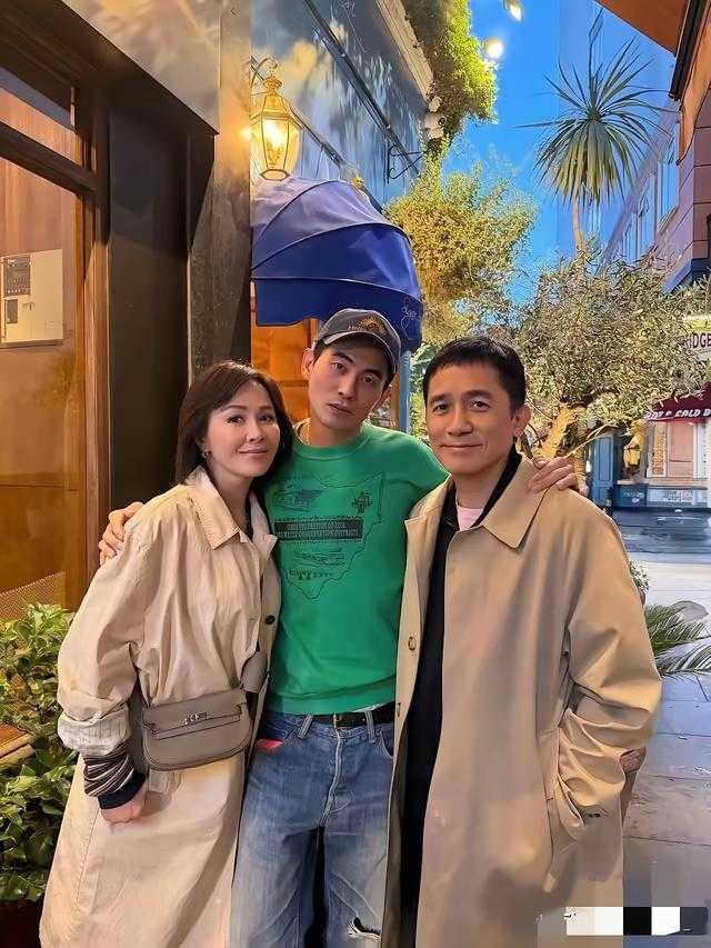 梁朝伟夫妇我认识，中间帅哥是谁？