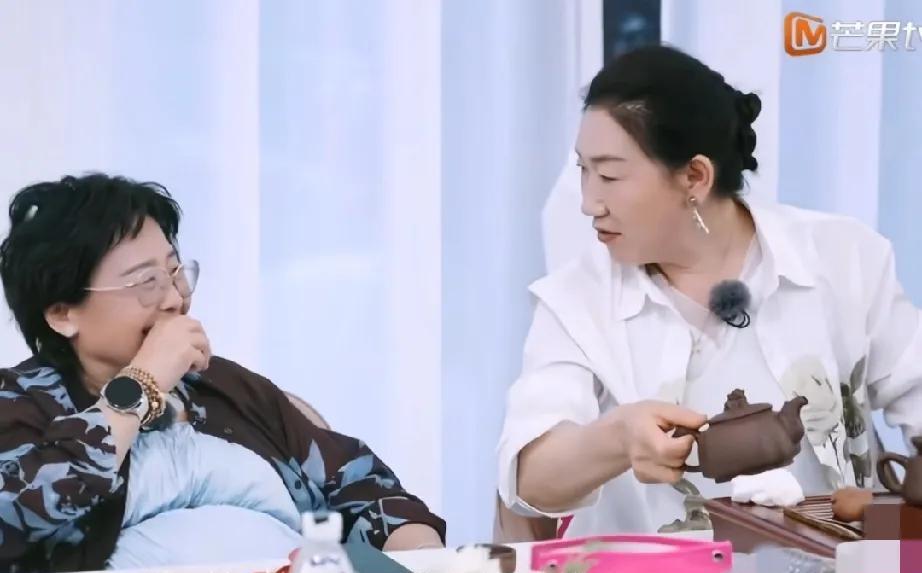 这几位妈妈太有梗圣依妈妈想给陈梦介绍对象，陈梦妈妈说:“这事要办成了，我好好送