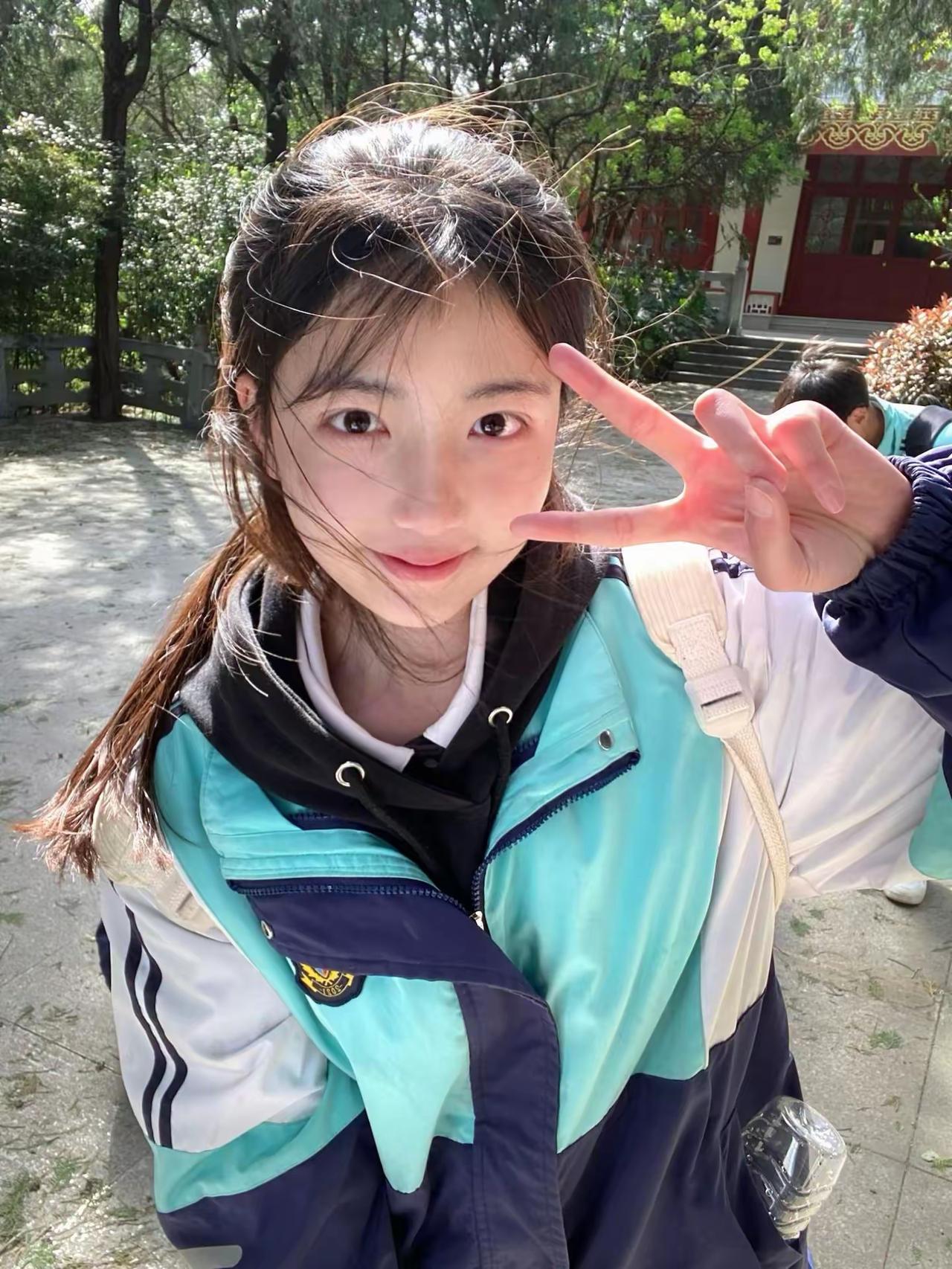 阳光明媚的一天，元气满满的我！🌞😊今天也很幸福的元气满满的微笑今是最棒的